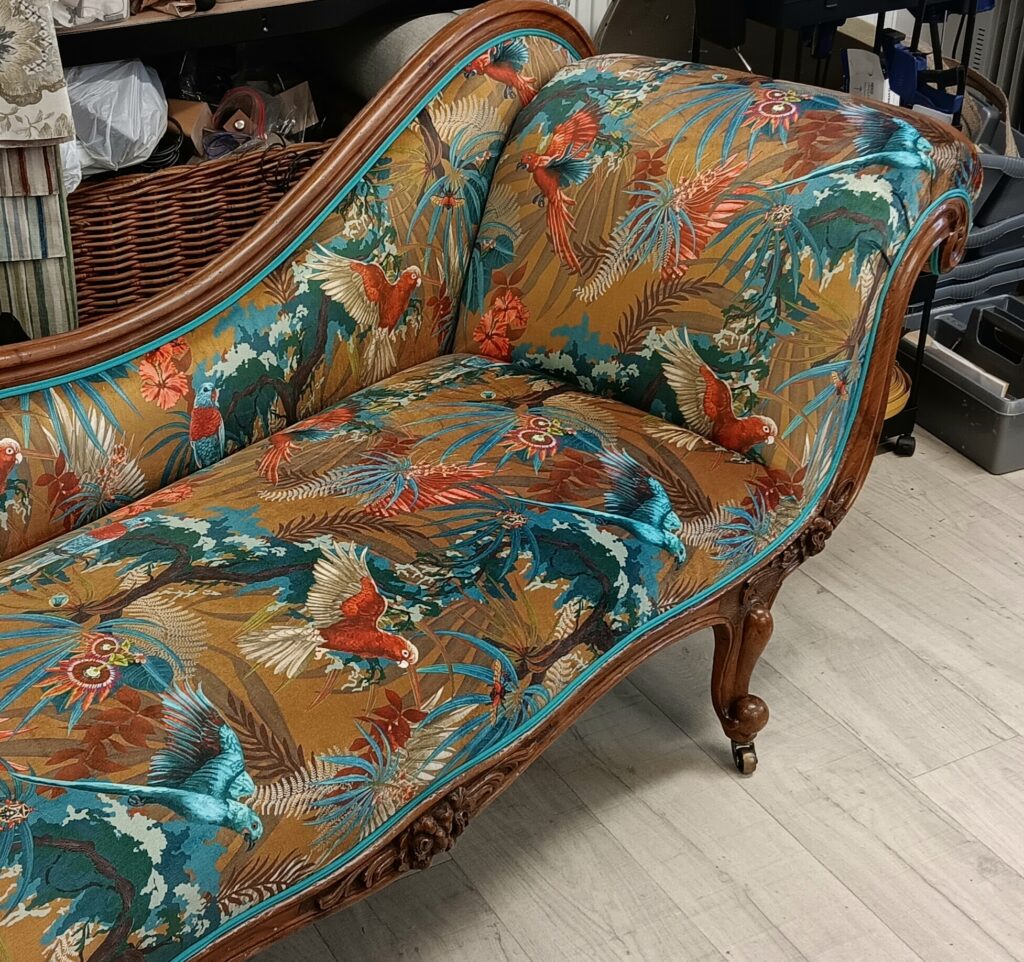 chaise longue
