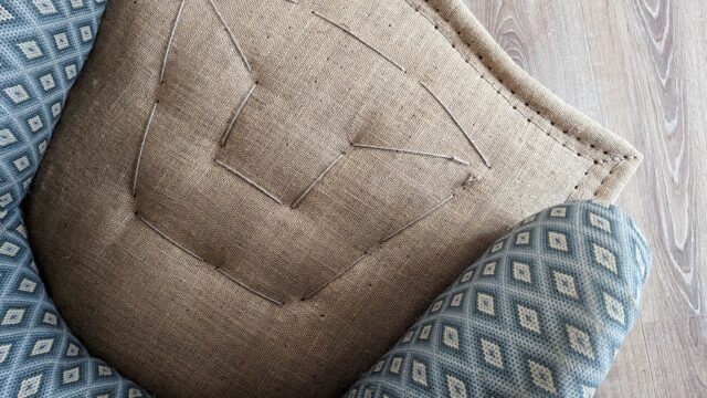 detail-of-traditional_upholstered-seat-hare-in-the-chair[1]